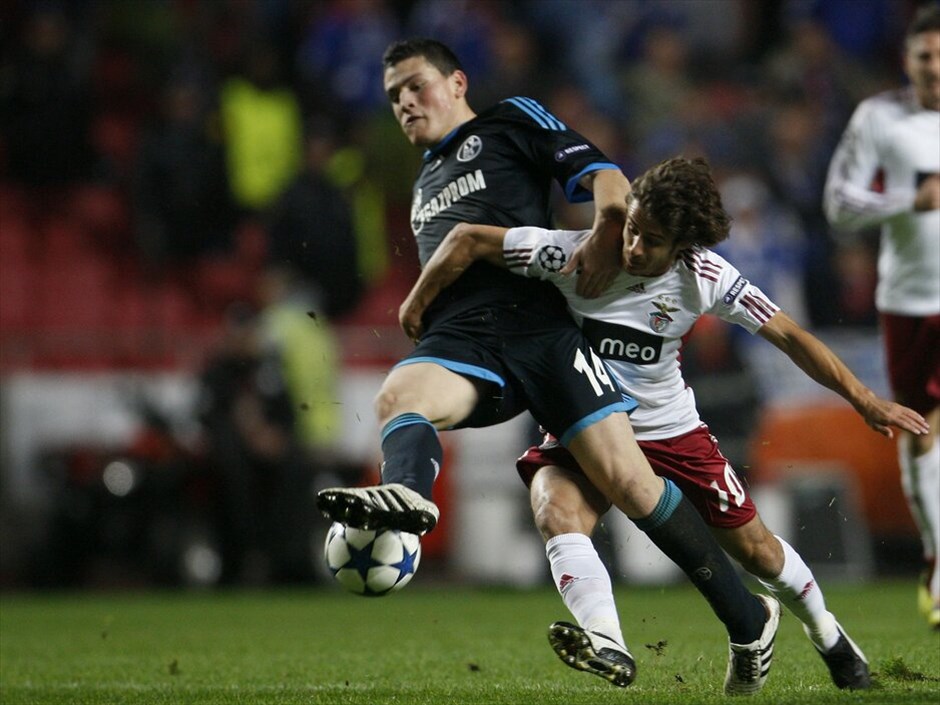 Champions League: Οι λεπτομέρειες της φάσης των ομίλων #18. Β’ Ομιλος: Η Σάλκε ήθελε τη νίκη για να κατακτήσει την πρώτη θέση στο δεύτερο όμιλο και να αποφύγει σημαντικές ομάδες στην επόμενη κλήρωση. Επικράτησε σχετικά εύκολα της Μπενφίκα με 2-1, έχοντας τον Κυριάκο Παπαδόπουλο και τα 90 λεπτά στη βασική ενδεκάδα.