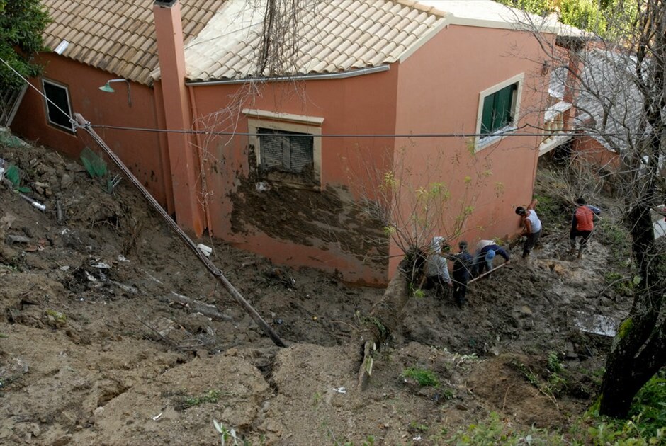 Καταστροφές στην Κέρκυρα #6. Ισχυρή βροχόπτωση προκάλεσε καταστροφές στο χωριό Κάτω Γαρούνας, στην Κέρκυρα. ΑΠΕ-ΜΠΕ/Μ. ΚΟΚΑΛΗ