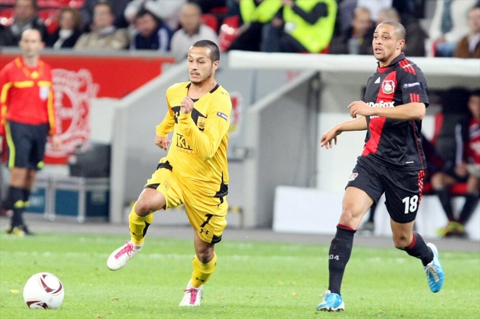 Europa League: Τα αποτελέσματα των ελληνικών ομάδων #16. Μετά την ήττα από τη Λεβερκούζεν, «ψαλιδίστηκαν» σημαντικά οι ελπίδες της ομάδας του Εκτορ Ραούλ Κούπερ για πρόκριση στην επόμενη φάση του Γιουρόπα Λιγκ, καθώς βρίσκεται πλέον στην τρίτη θέση της κατάταξης του δευτέρου ομίλου με τέσσερις βαθμούς, την ώρα που η Μπάγερ έφτασε στους οκτώ και η Ατλέτικο Μαδρίτης στους επτά.