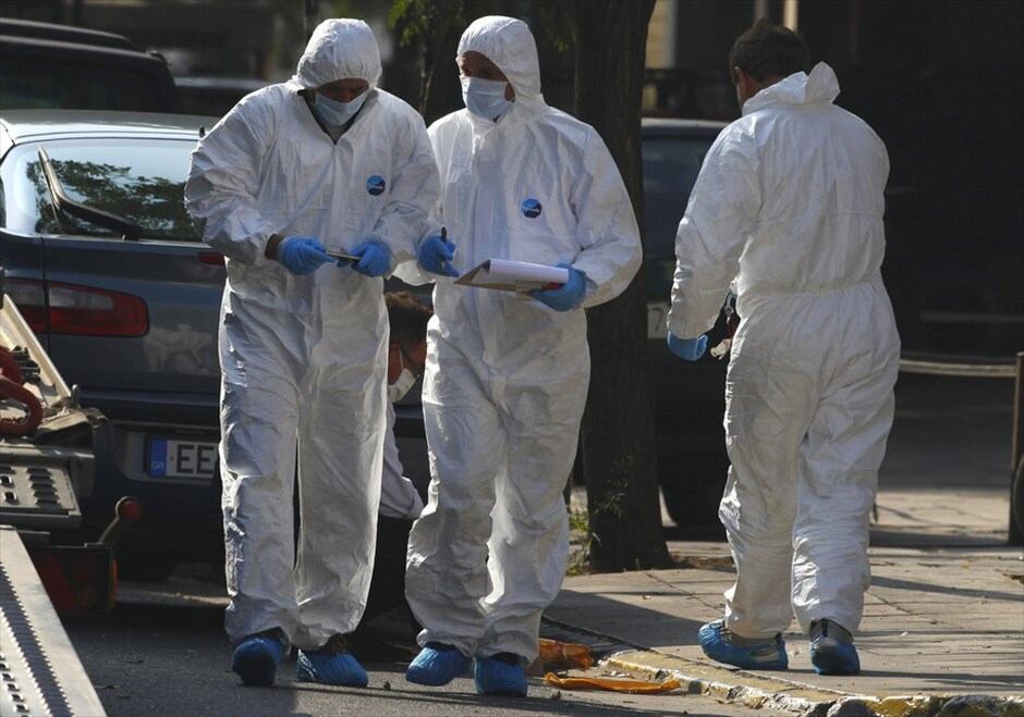 Ελεγχόμενη έκρηξη δέματος στην οδό Καλλιρόης #10. Νέος συναγερμός σήμανε λίγο πριν από τη μία μετά το μεσημέρι, όταν υπάλληλοι εταιρείας ταχυμεταφορών στην οδό Καλλιρόης, στην Καλλιθέα εντόπισαν ύποπτο δέμα. Στην εταιρεία έσπευσαν κλιμάκια πυροτεχνουργών της Αστυνομίας, τα οποία και εξουδετέρωσαν το παγιδευμένο - όπως αποδείχθηκε - πακέτο με ελεγχόμενη έκρηξη.
