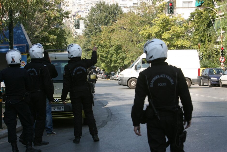 Εκρήξεις παγιδευμένων δεμάτων #25. Σχέδιο συντονισμένης τρομοκρατικής επίθεσης με παγιδευμένα δέματα φέρεται να ήρθε στο φως μετά τη μικρής ισχύος έκρηξη σε εταιρεία ταχυμεταφορών στο Παγκράτι που είχε ως αποτελέσμα τον ελαφρύ τραυματισμό του υπαλλήλου εταιρείας ταχυμεταφορών. Δύο νεαροί συνελήφθησαν ως ύποπτοι για την αποστολή του δέματος και πάνω τους βρέθηκε ένας ακόμα παγιδευμένος φάκελος, ενώ τρίτος φάκελος ανακαλύφθηκε σε εταιρεία ταχυμεταφορών στην οδό Σπύρου Μερκούρη. Και στις δύο περιπτώσεις έγιναν ελεγχόμενες εκρήξεις.