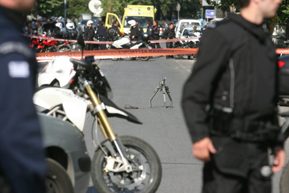 Εκρήξεις παγιδευμένων δεμάτων #30. Σχέδιο συντονισμένης τρομοκρατικής επίθεσης με παγιδευμένα δέματα φέρεται να ήρθε στο φως μετά τη μικρής ισχύος έκρηξη σε εταιρεία ταχυμεταφορών στο Παγκράτι που είχε ως αποτελέσμα τον ελαφρύ τραυματισμό του υπαλλήλου εταιρείας ταχυμεταφορών. Δύο νεαροί συνελήφθησαν ως ύποπτοι για την αποστολή του δέματος και πάνω τους βρέθηκε ένας ακόμα παγιδευμένος φάκελος, ενώ τρίτος φάκελος ανακαλύφθηκε σε εταιρεία ταχυμεταφορών στην οδό Σπύρου Μερκούρη. Και στις δύο περιπτώσεις έγιναν ελεγχόμενες εκρήξεις.