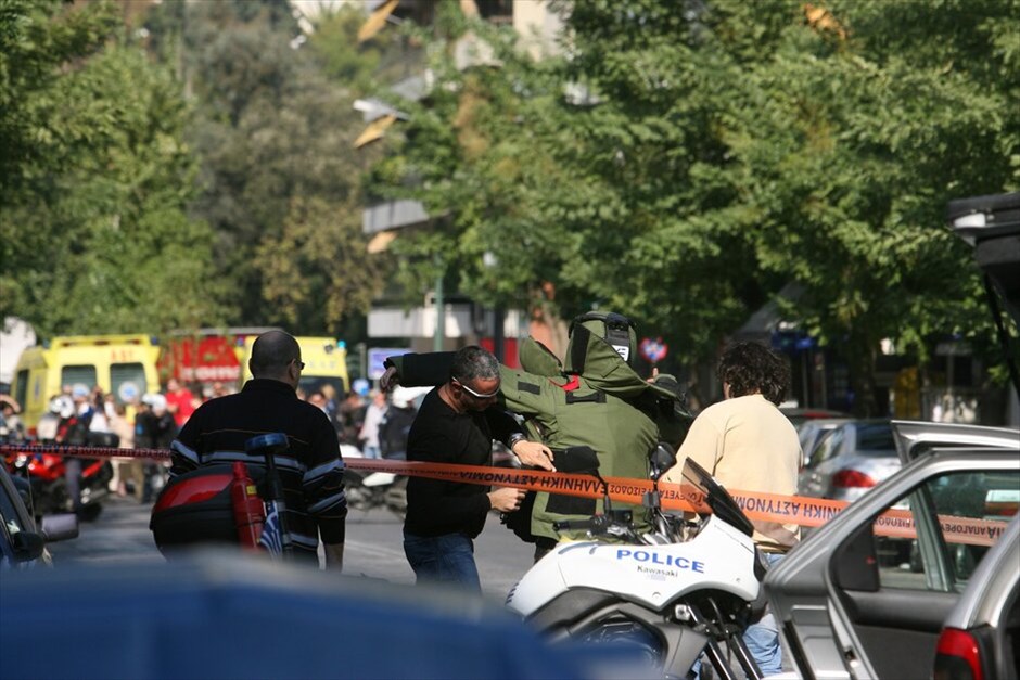 Εκρήξεις παγιδευμένων δεμάτων #31. Σχέδιο συντονισμένης τρομοκρατικής επίθεσης με παγιδευμένα δέματα φέρεται να ήρθε στο φως μετά τη μικρής ισχύος έκρηξη σε εταιρεία ταχυμεταφορών στο Παγκράτι που είχε ως αποτελέσμα τον ελαφρύ τραυματισμό του υπαλλήλου εταιρείας ταχυμεταφορών. Δύο νεαροί συνελήφθησαν ως ύποπτοι για την αποστολή του δέματος και πάνω τους βρέθηκε ένας ακόμα παγιδευμένος φάκελος, ενώ τρίτος φάκελος ανακαλύφθηκε σε εταιρεία ταχυμεταφορών στην οδό Σπύρου Μερκούρη. Και στις δύο περιπτώσεις έγιναν ελεγχόμενες εκρήξεις.