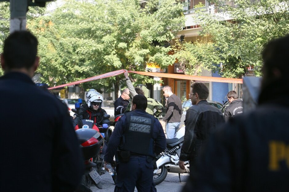 Εκρήξεις παγιδευμένων δεμάτων #32. Σχέδιο συντονισμένης τρομοκρατικής επίθεσης με παγιδευμένα δέματα φέρεται να ήρθε στο φως μετά τη μικρής ισχύος έκρηξη σε εταιρεία ταχυμεταφορών στο Παγκράτι που είχε ως αποτελέσμα τον ελαφρύ τραυματισμό του υπαλλήλου εταιρείας ταχυμεταφορών. Δύο νεαροί συνελήφθησαν ως ύποπτοι για την αποστολή του δέματος και πάνω τους βρέθηκε ένας ακόμα παγιδευμένος φάκελος, ενώ τρίτος φάκελος ανακαλύφθηκε σε εταιρεία ταχυμεταφορών στην οδό Σπύρου Μερκούρη. Και στις δύο περιπτώσεις έγιναν ελεγχόμενες εκρήξεις.