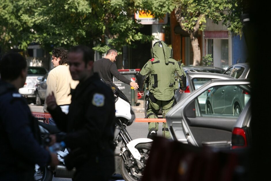 Εκρήξεις παγιδευμένων δεμάτων #33. Σχέδιο συντονισμένης τρομοκρατικής επίθεσης με παγιδευμένα δέματα φέρεται να ήρθε στο φως μετά τη μικρής ισχύος έκρηξη σε εταιρεία ταχυμεταφορών στο Παγκράτι που είχε ως αποτελέσμα τον ελαφρύ τραυματισμό του υπαλλήλου εταιρείας ταχυμεταφορών. Δύο νεαροί συνελήφθησαν ως ύποπτοι για την αποστολή του δέματος και πάνω τους βρέθηκε ένας ακόμα παγιδευμένος φάκελος, ενώ τρίτος φάκελος ανακαλύφθηκε σε εταιρεία ταχυμεταφορών στην οδό Σπύρου Μερκούρη. Και στις δύο περιπτώσεις έγιναν ελεγχόμενες εκρήξεις.