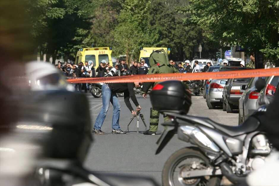 Εκρήξεις παγιδευμένων δεμάτων #36. Σχέδιο συντονισμένης τρομοκρατικής επίθεσης με παγιδευμένα δέματα φέρεται να ήρθε στο φως μετά τη μικρής ισχύος έκρηξη σε εταιρεία ταχυμεταφορών στο Παγκράτι που είχε ως αποτελέσμα τον ελαφρύ τραυματισμό του υπαλλήλου εταιρείας ταχυμεταφορών. Δύο νεαροί συνελήφθησαν ως ύποπτοι για την αποστολή του δέματος και πάνω τους βρέθηκε ένας ακόμα παγιδευμένος φάκελος, ενώ τρίτος φάκελος ανακαλύφθηκε σε εταιρεία ταχυμεταφορών στην οδό Σπύρου Μερκούρη. Και στις δύο περιπτώσεις έγιναν ελεγχόμενες εκρήξεις.