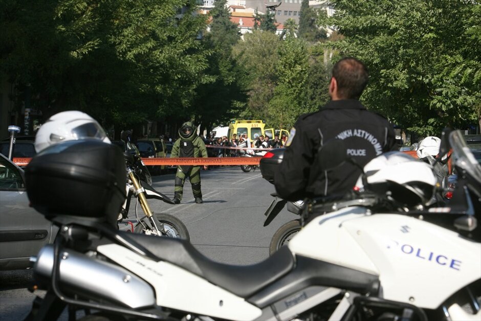 Εκρήξεις παγιδευμένων δεμάτων #38. Σχέδιο συντονισμένης τρομοκρατικής επίθεσης με παγιδευμένα δέματα φέρεται να ήρθε στο φως μετά τη μικρής ισχύος έκρηξη σε εταιρεία ταχυμεταφορών στο Παγκράτι που είχε ως αποτελέσμα τον ελαφρύ τραυματισμό του υπαλλήλου εταιρείας ταχυμεταφορών. Δύο νεαροί συνελήφθησαν ως ύποπτοι για την αποστολή του δέματος και πάνω τους βρέθηκε ένας ακόμα παγιδευμένος φάκελος, ενώ τρίτος φάκελος ανακαλύφθηκε σε εταιρεία ταχυμεταφορών στην οδό Σπύρου Μερκούρη. Και στις δύο περιπτώσεις έγιναν ελεγχόμενες εκρήξεις.