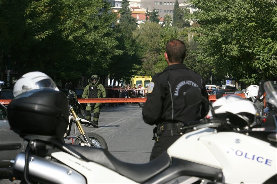 Εκρήξεις παγιδευμένων δεμάτων #39. Σχέδιο συντονισμένης τρομοκρατικής επίθεσης με παγιδευμένα δέματα φέρεται να ήρθε στο φως μετά τη μικρής ισχύος έκρηξη σε εταιρεία ταχυμεταφορών στο Παγκράτι που είχε ως αποτελέσμα τον ελαφρύ τραυματισμό του υπαλλήλου εταιρείας ταχυμεταφορών. Δύο νεαροί συνελήφθησαν ως ύποπτοι για την αποστολή του δέματος και πάνω τους βρέθηκε ένας ακόμα παγιδευμένος φάκελος, ενώ τρίτος φάκελος ανακαλύφθηκε σε εταιρεία ταχυμεταφορών στην οδό Σπύρου Μερκούρη. Και στις δύο περιπτώσεις έγιναν ελεγχόμενες εκρήξεις.