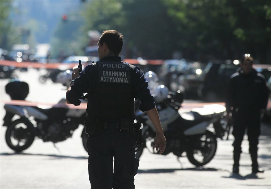 Εκρήξεις παγιδευμένων δεμάτων #43. Σχέδιο συντονισμένης τρομοκρατικής επίθεσης με παγιδευμένα δέματα φέρεται να ήρθε στο φως μετά τη μικρής ισχύος έκρηξη σε εταιρεία ταχυμεταφορών στο Παγκράτι που είχε ως αποτελέσμα τον ελαφρύ τραυματισμό του υπαλλήλου εταιρείας ταχυμεταφορών. Δύο νεαροί συνελήφθησαν ως ύποπτοι για την αποστολή του δέματος και πάνω τους βρέθηκε ένας ακόμα παγιδευμένος φάκελος, ενώ τρίτος φάκελος ανακαλύφθηκε σε εταιρεία ταχυμεταφορών στην οδό Σπύρου Μερκούρη. Και στις δύο περιπτώσεις έγιναν ελεγχόμενες εκρήξεις.