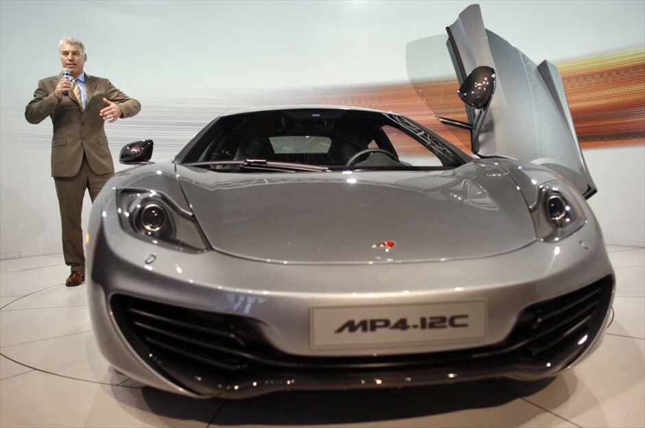McLaren MP4-12C #2. Η σχεδίαση της MP4-12C έγινε με κριτήριο την επίτευξη αγωνιστικών επιδόσεων και η εμπειρία της βρετανικής εταιρείας από τους αγώνες Formula 1 επιτρέπει στο νέο μοντέλο να κοιτάξει στα μάτια τον ανταγωνισμό (Lamborghini Gallardo, Ferrari 458 Italia).-