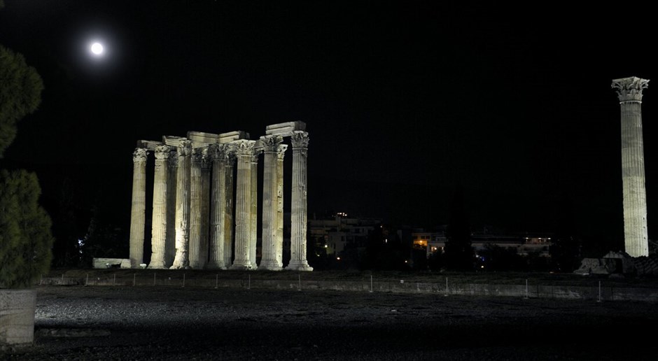 Αυγουστιάτικη πανσέληνος #5. Μαγευτική Aυγουστιάτικη πανσέληνος. EUROKINISSI/