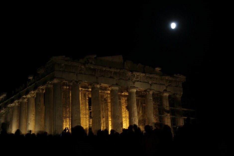 Αυγουστιάτικη πανσέληνος #6. Αυγουστιάτικη πανσέληνος από την Ακρόπολη. EUROKINISSI/