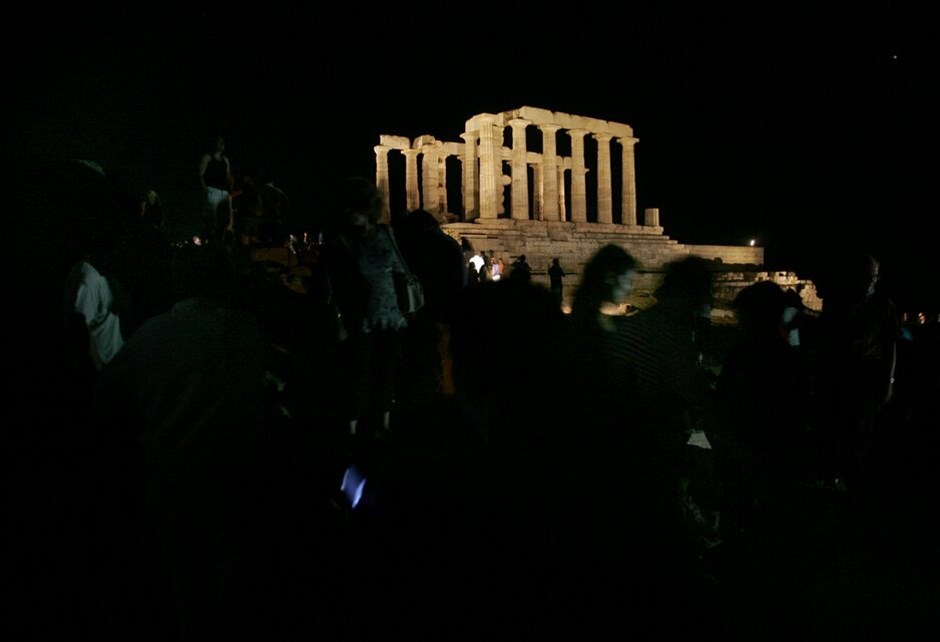 Αυγουστιάτικη πανσέληνος #14. Ανοικτός ήταν για το κοινό ο ναός του Ποσειδώνα στο Σούνιο για όσους ήθελαν να απολαύσουν την Αυγουστιάτικη πανσέληνο.