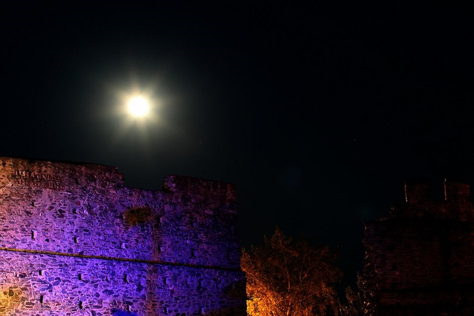 Αυγουστιάτικη πανσέληνος #18. Αυγουστιάτικη πανσέληνος στο χώρο των πρώην φυλακών «Γεντί Κουλέ» στο Επταπύργιο.