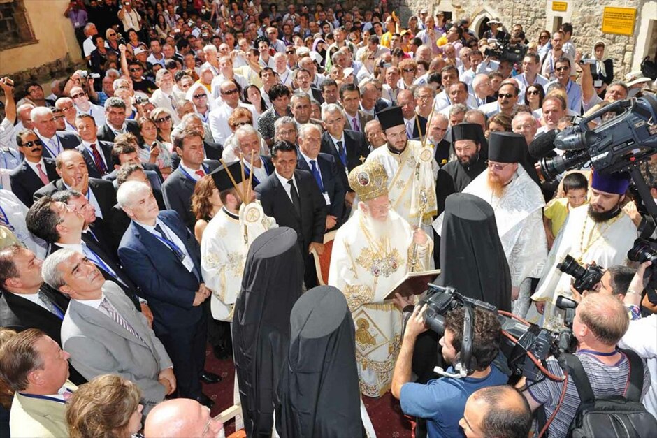 Η Κοίμηση της Θεοτόκου #15. Τη Θεία Λειτουργία παρακολούθησαν -μεταξύ άλλων- βουλευτές του Ελληνικού Κοινοβουλίου και της ρωσικής Δούμας.