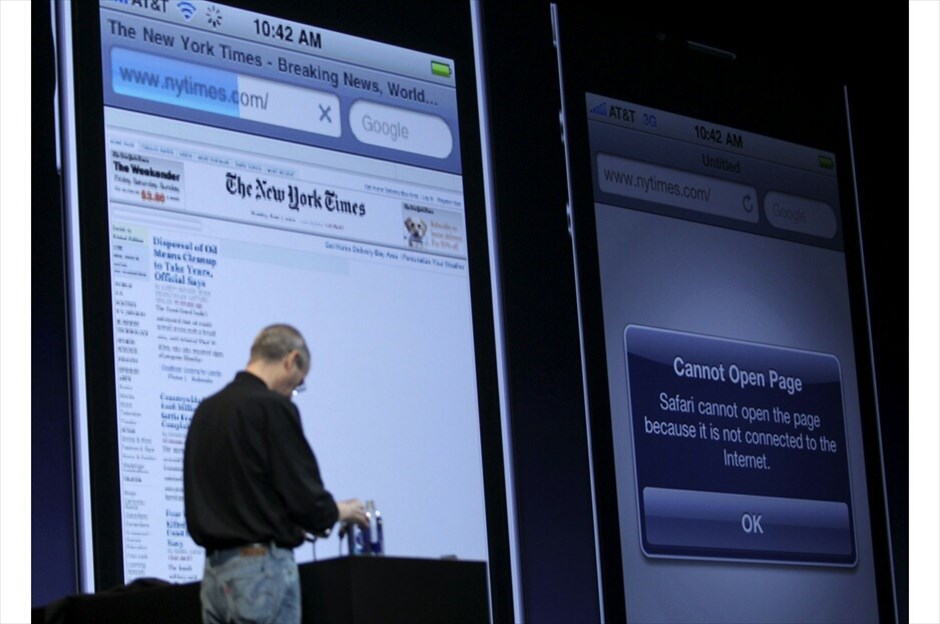 iPhone 4: Ολα αλλάζουν. Ξανά! #9. O Steve Jobs αντιμετωπίζει προβλήματα να συνδεθεί στο δίκτυο κατά τη διάρκεια της παρουσίασης του iPhone 4. Μετά από λίγο… |Φωτογραφίες: ROBERT GALRAITH -