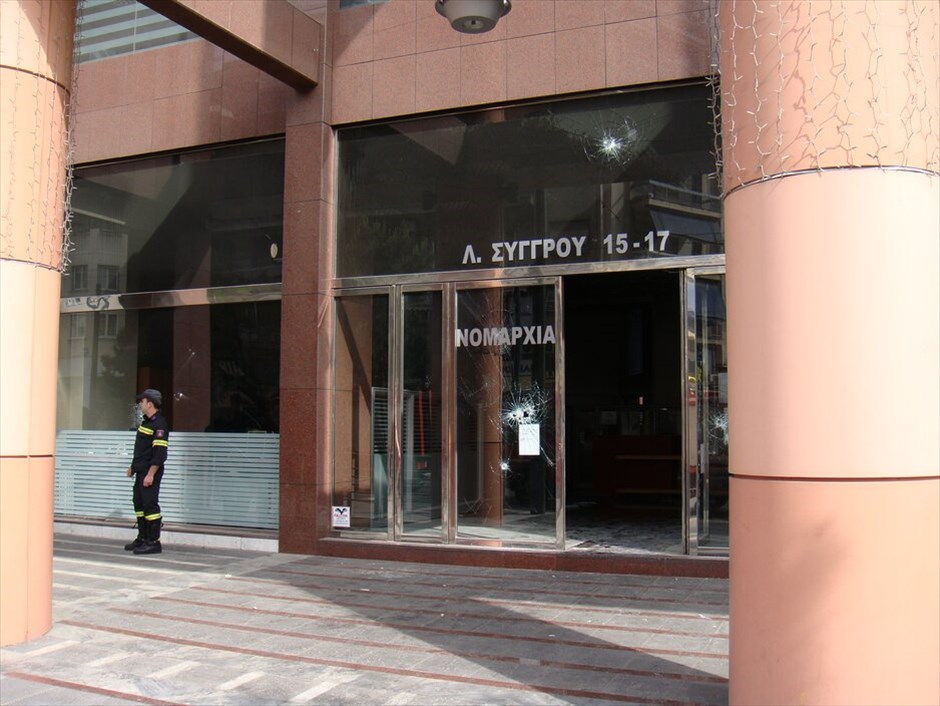 Επεισόδια στο κέντρο της Αθήνας #43. Σύμφωνα με την πυροσβεστική, εκδηλώθηκαν επίσης πυρκαγιές και υπέστησαν ζημιές το κτίριο της Νομαρχίας Αθηνών, στην οδό Συγγρού 15, το κτίριο της Υπηρεσίας Ειδικών Ελέγχων, στην οδό Αμαλίας 40, καθώς και Κτίριο Γραφείων στην οδό Συγγρού 1. NAFTEMPORIKI.GR