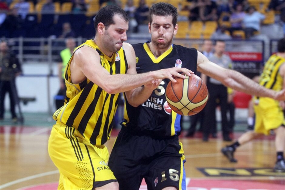 Α1 μπάσκετ: H 26η αγωνιστική  #2. Σε έναν αδιάφορο βαθμολογικά αγώνα, στον οποίο τον πρώτο λόγο είχαν τα τρίποντα, το Μαρούσι μπόρεσε να φτάσει στη νίκη και να «κλείσει» με τον καλύτερο τρόπο την κανονική περίοδο της Α1 Ανδρών. Το σύνολο του Γιώργου Μπαρτζώκα επικράτησε 84-76 του Αρη στο Αλεξάνδρειο, σε αναμέτρηση για την 26η και τελευταία αγωνιστική, και πανηγύρισε το 9ο φετινό «διπλό» του στο πρωτάθλημα. Στην α΄ φάση των πλέι οφ ο Αρης θα αντιμετωπίσει τον Ολυμπιακό, ενώ το Μαρούσι -εκτός απροόπτου- τον Κολοσσό Ρόδου.