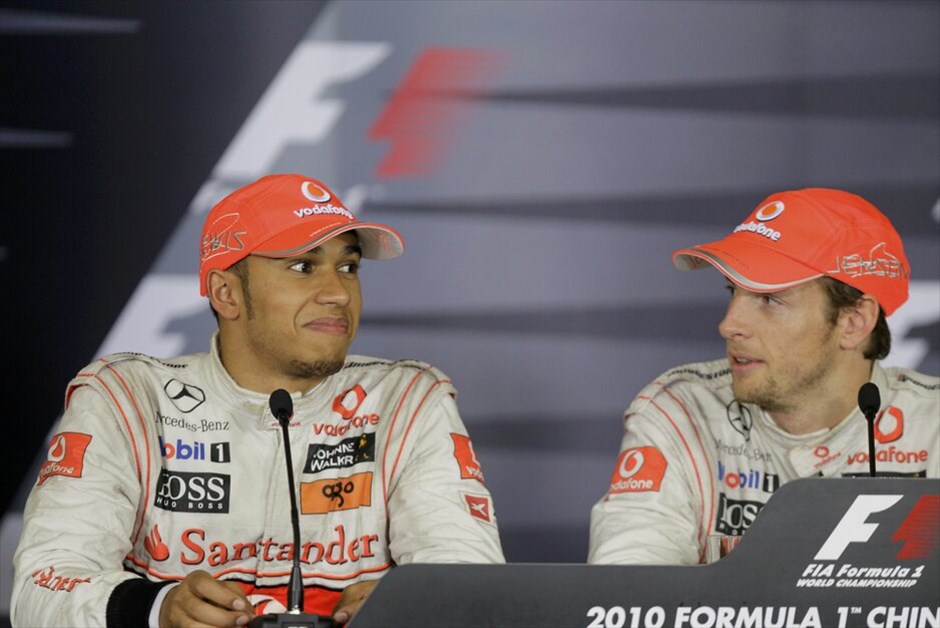 F1: GP Κίνας #8. O Τζένσον Μπάτον χαρακτήρισε τη νίκη στην Κίνα ως την καλύτερη στην καριέρα του λόγω των καιρικών συνθηκών ενώ ο Λιούις Χάμιλτον στάθηκε στην αργοπορημένη και λανθασμένη, όπως τη χαρακτήρισε, απόφασή του να αλλάξει ελαστικά.