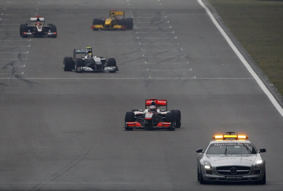 F1: GP Κίνας #9. Το αυτοκίνητο ασφαλείας μπήκε δύο φορές στην πίστα. Την πρώτη μετά το ατύχημα των Λιούτσι, Κομπαγιάσι και Μπουεμί.....