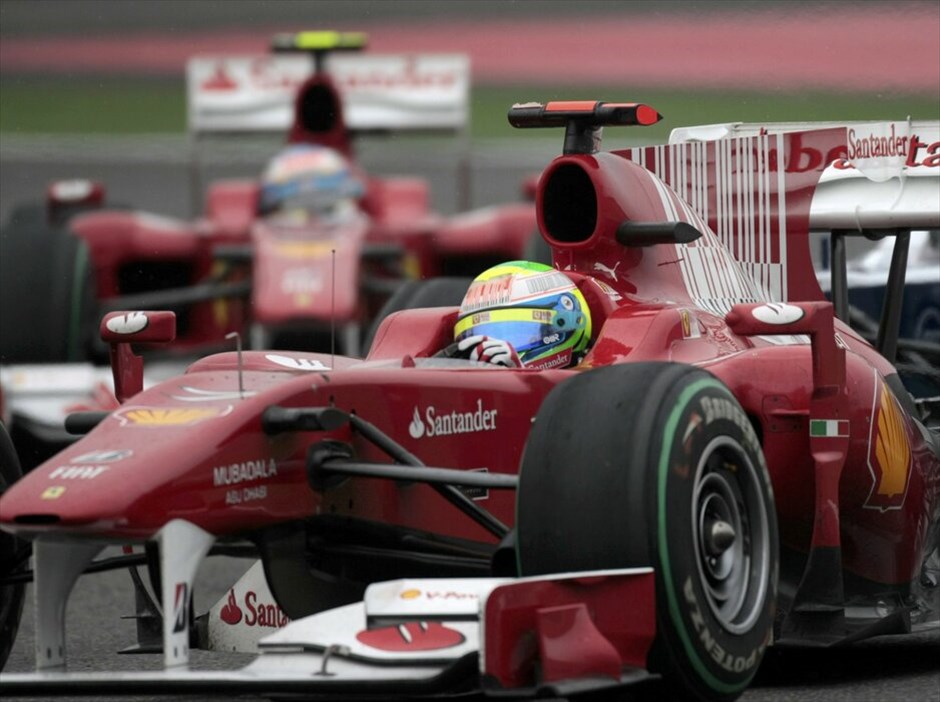 F1: GP Κίνας #16. Αθόρυβη παρουσία του Φελίπε Μάσα που δεν φάνηκε να συμβαδίζει με τις απαιτήσεις του αγώνα. Ο Βραζιλιάνος πιλότος της Ferrari αναγκάστηκε να περιμένει τον teamate του να ολοκληρώσει το pitstop του καθώς πήγαν στα πιτς σχεδόν ταυτόχρονα, με τον Αλόνσο, όμως, να μπαίνει πρώτος στο pit lane, σπρώχνοντας τη Ferrari του Μάσα στο γρασίδι.