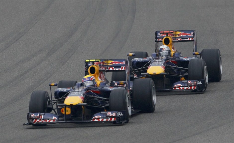 F1: GP Κίνας #20. H Κίνα αποδείχθηκε φιάσκο για την ομάδα της Red Bull. Αν και οι πιλότοι της ξεκίνησαν από τις δύο πρώτες θέσεις, ο Φέτελ τερμάτισε έκτος (έχοντας κάνει λάθος εκκίνηση) και ο Βέμπερ όγδοος, προδομένος, προς το τέλος του αγώνα, από τα φθαρμένα ελαστικά του.
