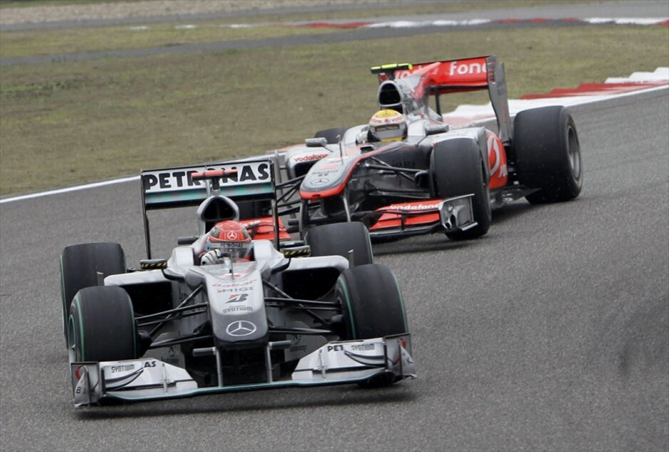 F1: GP Κίνας #21. Αν και όλοι περίμεναν πως ο Μίκαελ Σουμάχερ θα έδειχνε τις ικανότητες του στην βροχή, ο Γερμανός πρώην παγκόσμιος πρωταθλητής δεν παρουσίασε κάτι εντυπωσιακό. Αρκέστηκε μόνο στην δέκατη θέση.