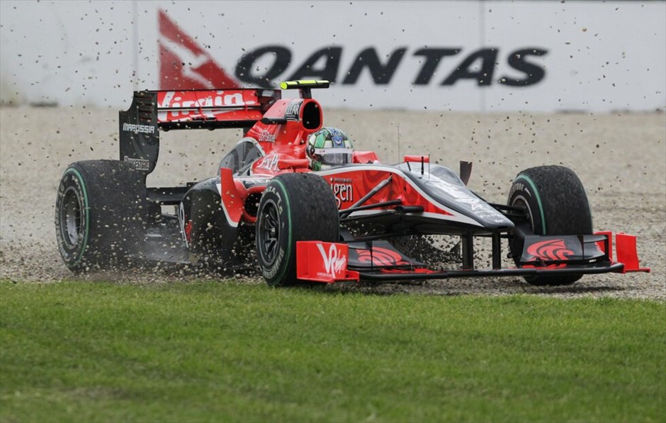 F1: GP Αυστραλίας #25. Εκτός αγώνα ο Lucas di Grassi της Virgin-Cosworth λόγω υδραυλικών προβλημάτων.
