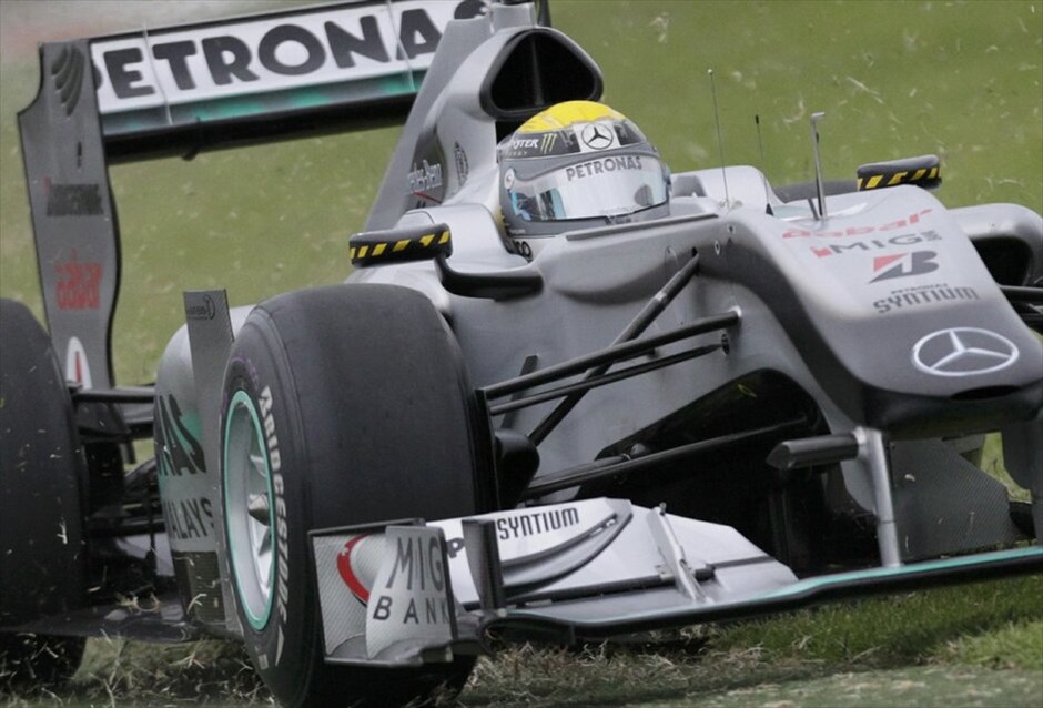 F1: GP Αυστραλίας #27. Για δεύτερο συνεχόμενο αγώνα ο Νίκο Ρόζμπεργκ τερματίζει στην πέμπτη θέση, συγκεντρώνοντας πολύτιμους βαθμούς. Ο νεαρός Γερμανός πιλότος ευνοήθηκε από την σύγκρουση των Χάμιλτον-Βέμπερ ενώ κατάφερε για ένα ακόμη GP να βρεθεί πιο πάνω από τον Μίκαελ Σουμάχερ.