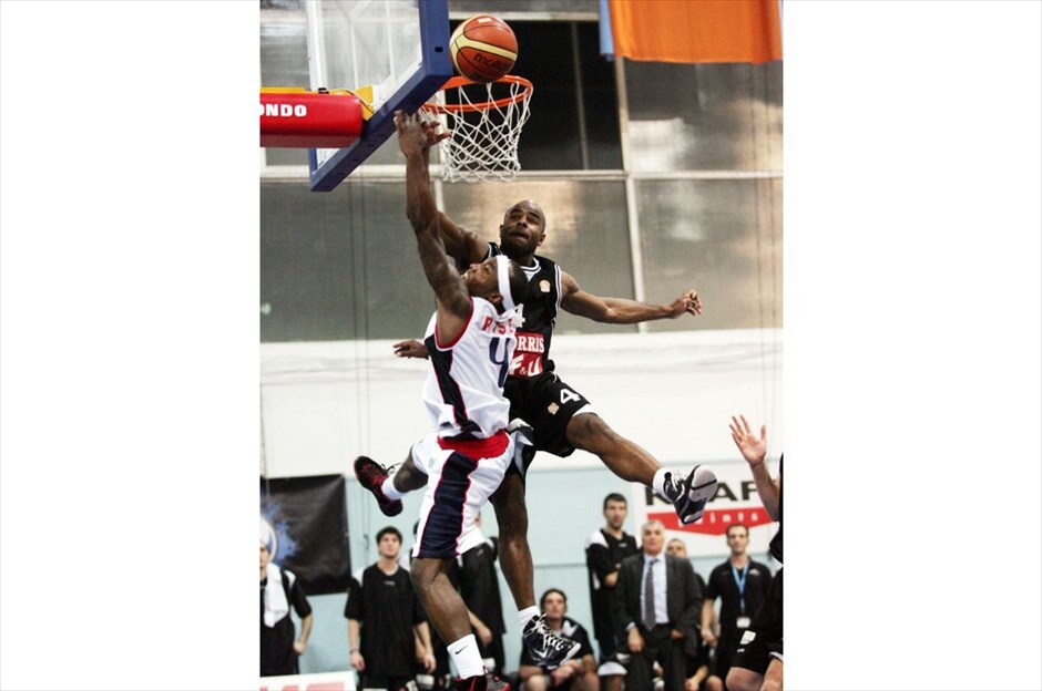 Α1 μπάσκετ: H 22η αγωνιστική #4. Μεγάλη νίκη με 79-77 επί του Πανιωνίου πέτυχε στη Νέα Σμύρνη ο ΠΑΟΚ. Ο «Δικέφαλος του Βορρά» με την τρίτη φετινή εκτός έδρας νίκη του αναρριχήθηκε στην έκτη θέση της βαθμολογίας και σχεδόν «καπάρωσε» θέση στα πλέι-οφ, ενώ οι «κυανέρυθροι», μετά την πέμπτη διαδοχική ήττα τους, φαίνεται να χάνουν οριστικά το «τρένο» της οκτάδας. ΑΠΕ-ΜΠΕ/INTIME SPORTS/ΒΗΧΟΣ ΝΙΚΟΣ