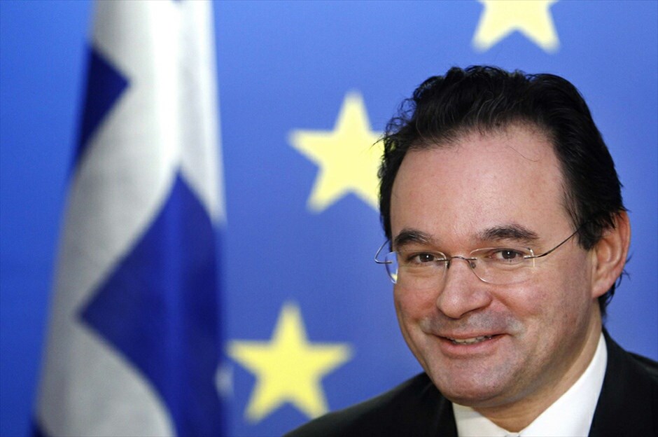 Το χρονικό της ελληνικής κρίσης #21. 16-3-2010 |  Την ικανοποίησή του για τη συνεδρίαση του Eurogroup στην οποία συζητήθηκαν οι τεχνικές λεπτομέρειες ενός μηχανισμού στήριξης της Ελλάδας εκφράζει ο υπουργός Οικονομικών Γιώργος Παπακωνσταντίνου, χαρακτηρίζοντάς την «πολύ θετικό βήμα». «Φεύγουμε με ένα πολύ θετικό σήμα για τις λεπτομέρειες του μηχανισμού στήριξης», όπως είπε. |
