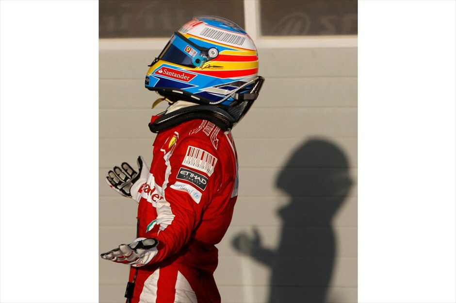 F1: GP Μπαχρέιν #7. Νίκη για τον Φερνάντο Αλόνσο μετά από 17 αγώνες, στην πρώτη του εμφάνιση με την Ferrari. REUTERS/AHMED JADALLAH