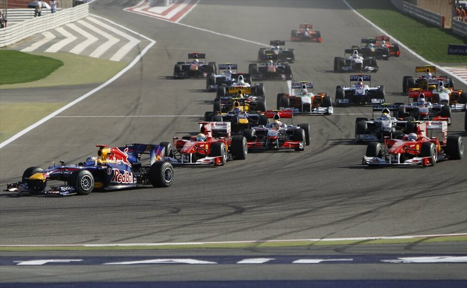 F1: GP Μπαχρέιν #11. Στην εκκίνηση του αγώνα, ο Φέτελ διατήρησε την πρώτη θέση, ο Αλόνσο πετάχτηκε εμπρός του Μάσα και ο Ρόζμπεργκ πέρασε τον Χάμιλτον.