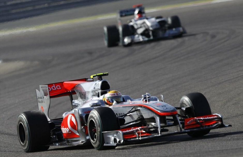 F1: GP Μπαχρέιν #19. Ο Λιούις Χάμιλτον πάλεψε προς στιγμήν με το Νίκο Ρόζμπεργκ (κερδίζοντας μία θέση) αλλά στην ουσία «κλείδωσε» την τρίτη θέση, μετά το τεχνικό πρόβλημα του Φέτελ.