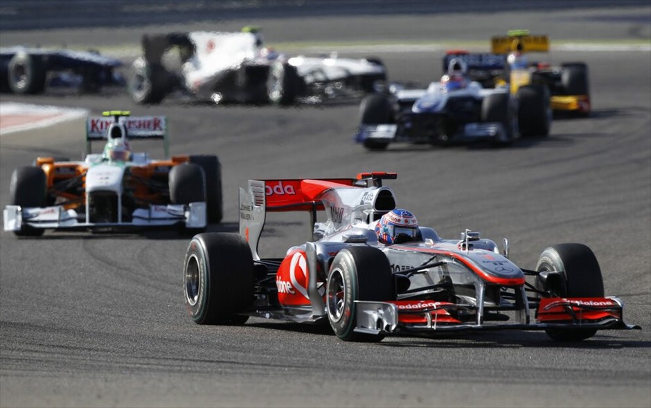 F1: GP Μπαχρέιν #27. Ο Τζένσον Μπάτον στη νέα του ομάδα (McLaren-Mercedes) δεν μπόρεσε να βρεθεί ψηλά στην κατάταξη και αρκέστηκε στην έβδομη θέση, αν και πιεζόταν έντονα από τον Μαρκ Ουέμπερ (Red Bull).