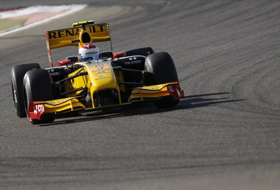 F1: GP Μπαχρέιν #32. Πολύ καλή η απόδοση του Βιτάλι Πετρόφ, ο οποίος αν και ξεκίνησε από την 17η θέση, έφτασε μέχρι την ενδέκατη, για να εγκαταλείψει μετά από 13 γύρους λόγω σπασμένης εμπρός δεξιάς ανάρτησης.