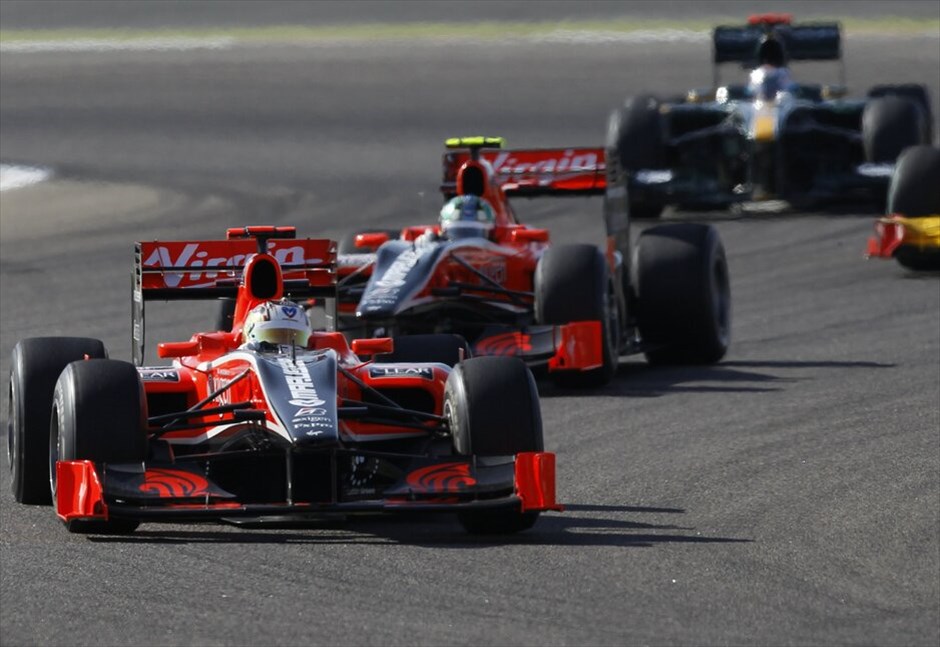 F1: GP Μπαχρέιν #34. Η ομάδα της Virgin με τον Τίμο Γκλοκ σε πρώτο πλάνο και τον Λούκας ντι Γκράσι πίσω του. Και οι δύο εγκατέλειψαν από βλάβη στο κιβώτιο και τα υδραυλικά, αντίστοιχα.