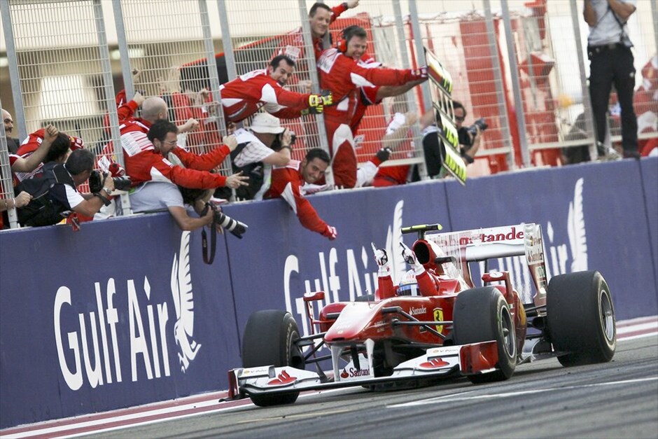 F1: GP Μπαχρέιν #37. H Ferrari μετά το 1-2 του πρώτου αγώνα προηγείται στους κατασκευαστές με 43 βαθμούς, υπερδιπλάσιους από τη δεύτερη McLaren-Mercedes (21 βαθμοί).