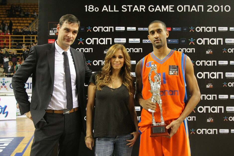 18o All Star Game #11. Ο Ντρου Νίκολας αναδείχτηκε νικητής του διαγωνισμού τριπόντων του All Star Game.