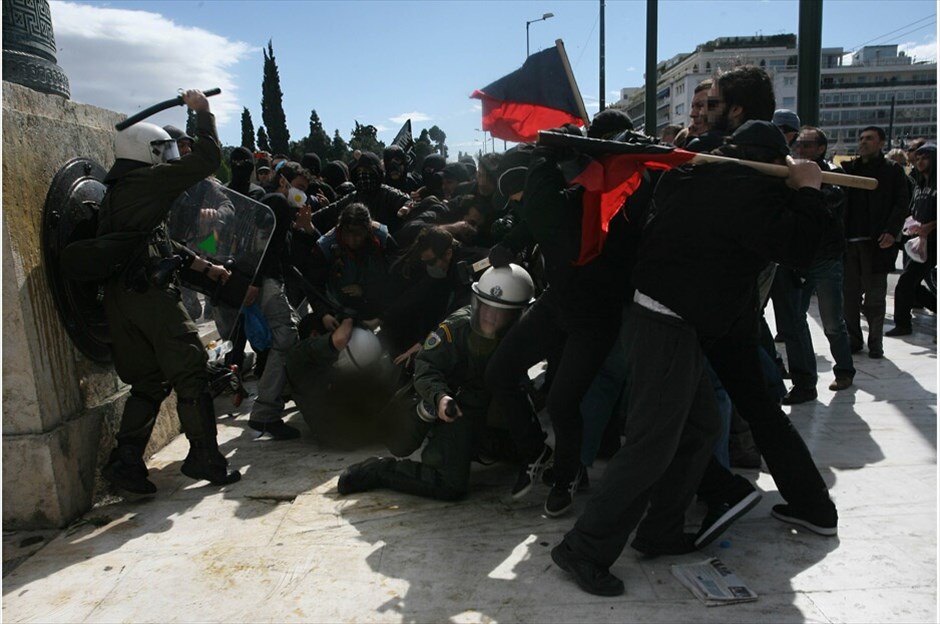Eπεισόδια στο κέντρο της Αθήνας #18. | Φωτογραφίες: REUTERS,