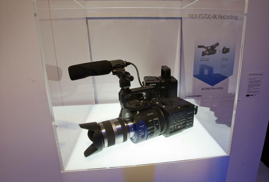 Η έκθεση CES 2013 #3. Βιντεοκάμερα NEX-FS700 της Sony, η οποία σχεδιάζει αναβάθμιση με firmware από το καλοκαίρι.