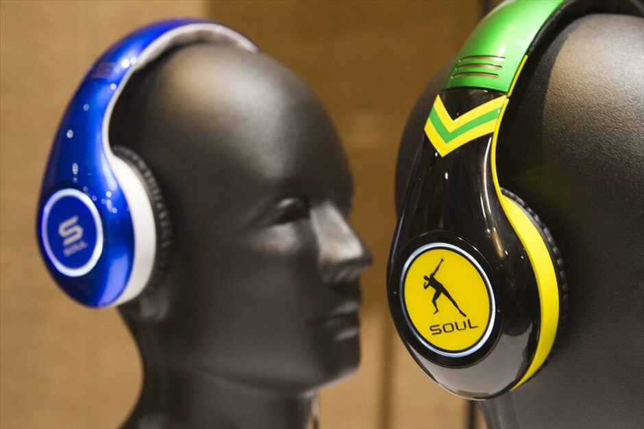 Η έκθεση CES 2013 #12. Soul SL300, τα ακουστικά της Soul Electronics με τεχνολογία noise cancellation, εμπνευσμένα από τους αθλητές Τιμ Ντέμποου και Γιουσέιν Μπολτ, αντίστοιχα.