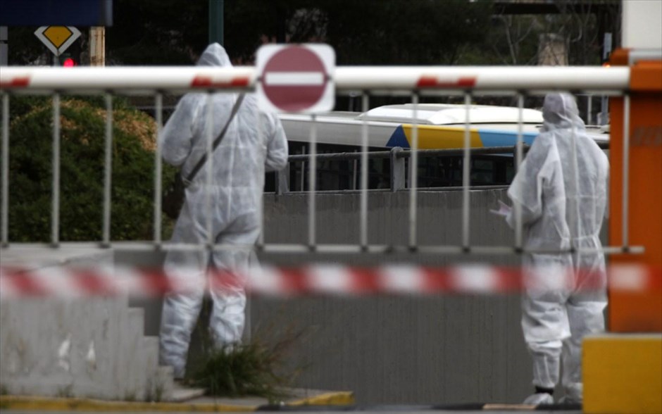 Eπίθεση με καλάσνικοφ στα γραφεία της ΝΔ στη λεωφόρο Συγγρού . 