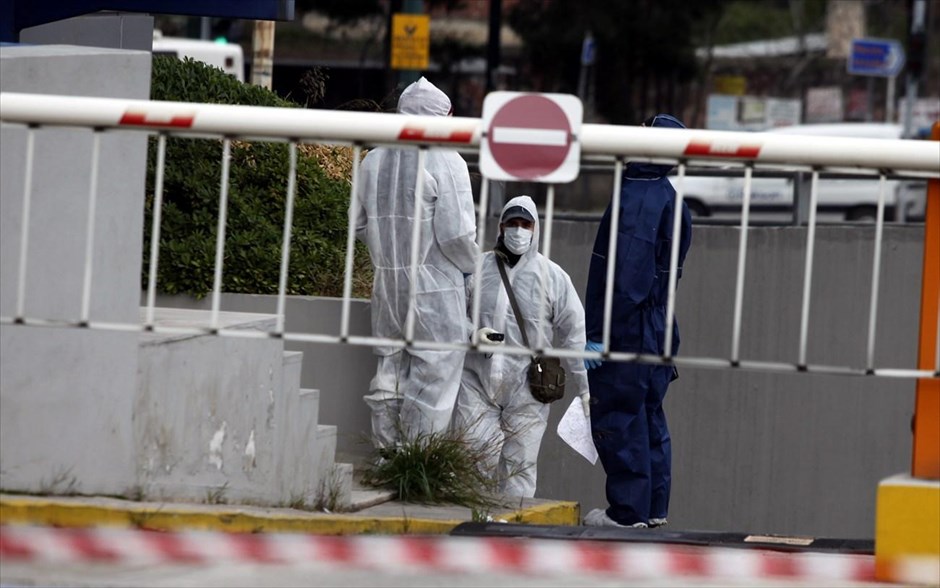 Επίθεση με καλάσνικοφ στα γραφεία της ΝΔ στη λεωφόρο Συγγρού . 