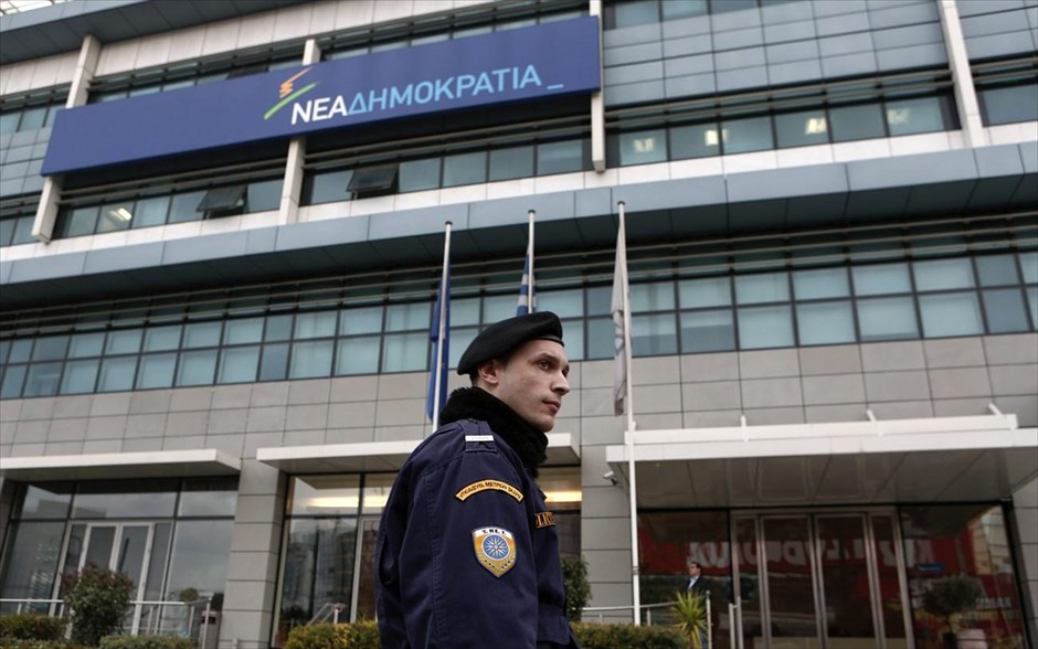 Επίθεση με καλάσνικοφ στα γραφεία της ΝΔ στη λεωφόρο Συγγρού . 
