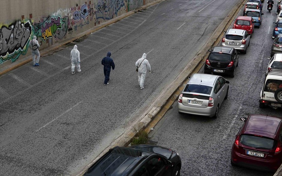 Επίθεση με καλάσνικοφ στα γραφεία της ΝΔ στη λεωφόρο Συγγρού . 