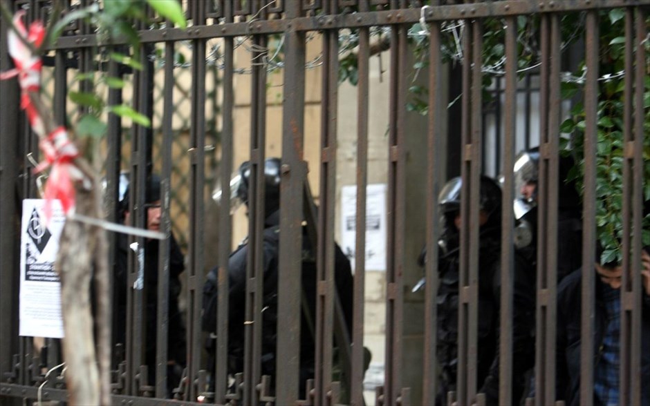 Επιχείρηση της αστυνομίας σε υπό κατάληψη κτίριο επί της οδού Λέλας Καραγιάννη. 