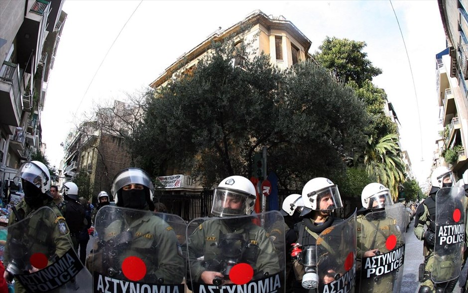 Επιχείρηση της αστυνομίας σε υπό κατάληψη κτίριο επί της οδού Λέλας Καραγιάννη. 