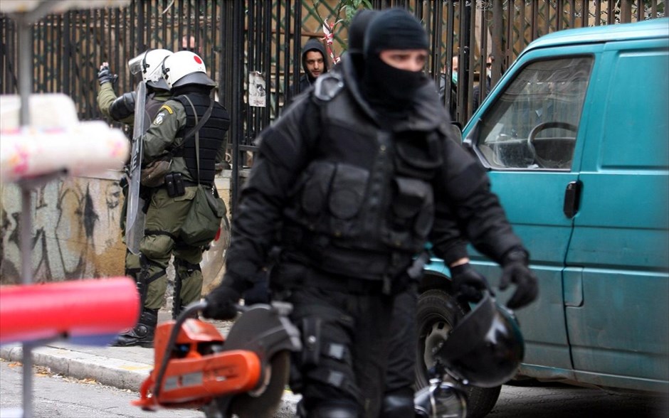 Επιχείρηση της αστυνομίας σε υπό κατάληψη κτίριο επί της οδού Λέλας Καραγιάννη. 