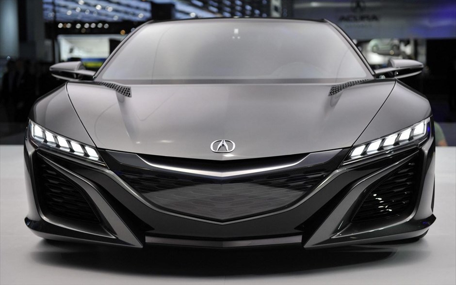 Detroit 2013 - Acura NSX #1. Αcura NSX Concept, ένα εντυπωσιακό supercar που παρουσιάστηκε ανανεωμένο στο Ντιτρόιτ. Η έκδοση παραγωγής που αναμένεται το 2015 θα κατασκευάζεται στο εργοστάσιο της εταιρείας στο Οχάιο και θα εξοπλίζεται με έναν V6 κινητήρα τοποθετημένο στο κέντρο.